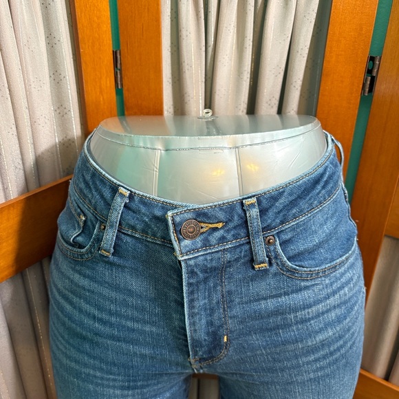 Levi's Women's Straight Leg Jeans in Denim Blue - Picture 2 of 13